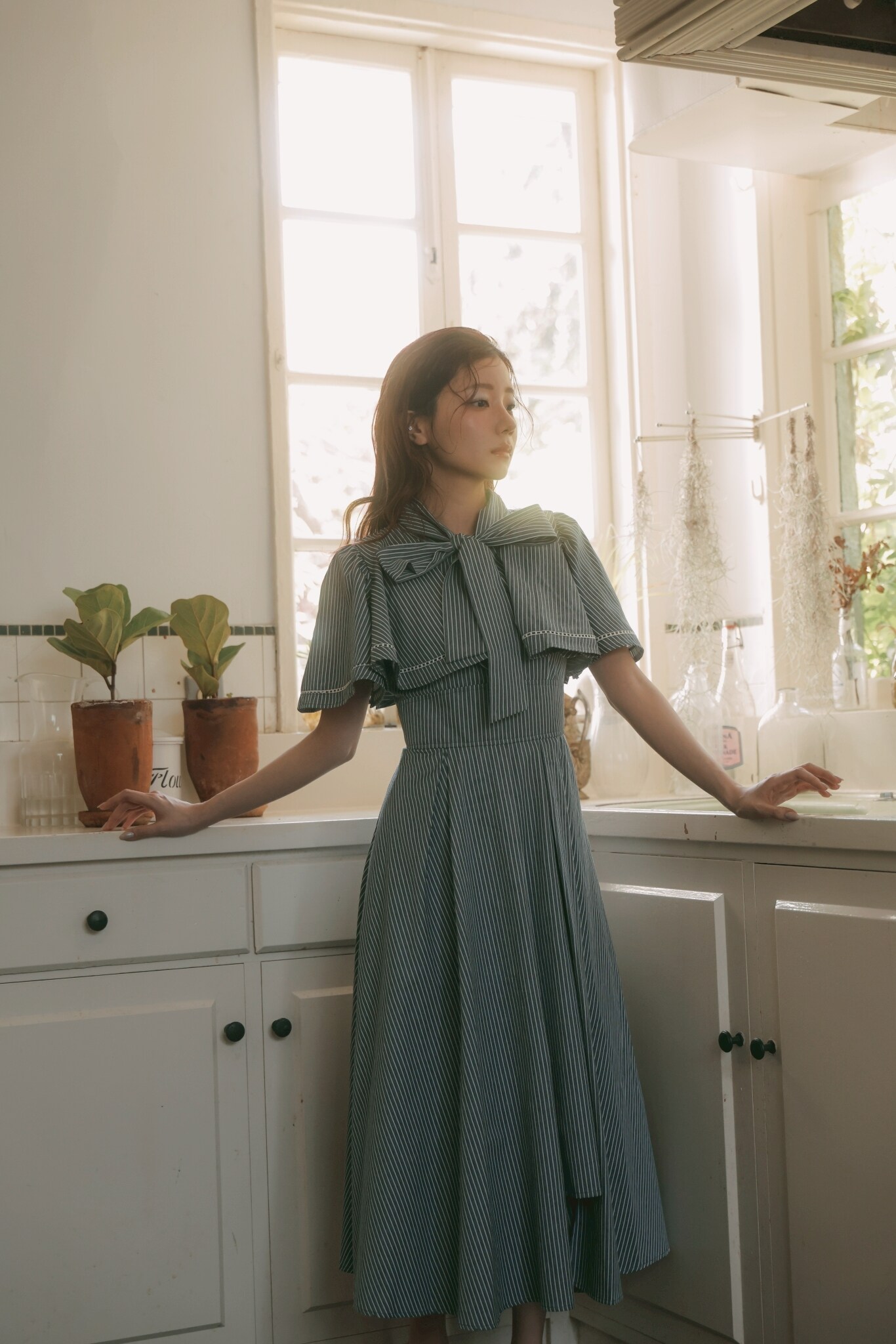 【And Couture】ケープデザインストライプワンピース