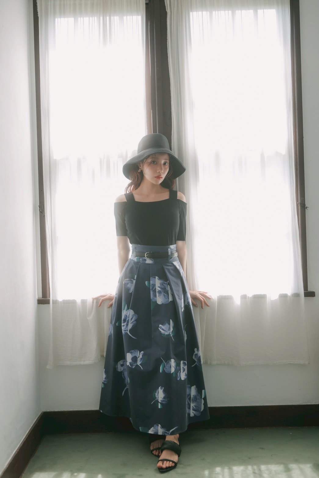 【And Couture】【6/6(FRI)発売】サンセットフラワータックフレアスカート