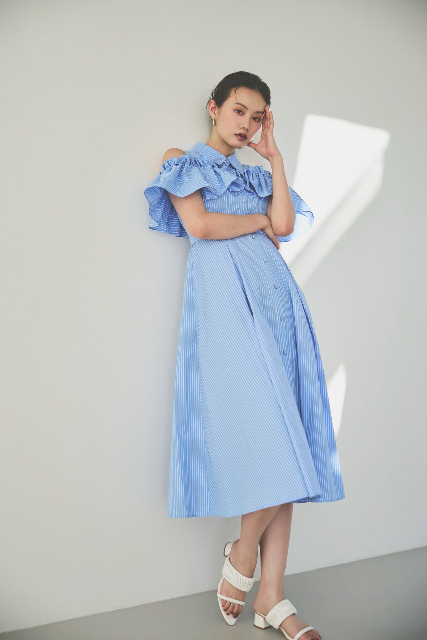 【And Couture】オープンショルダーストライプワンピース