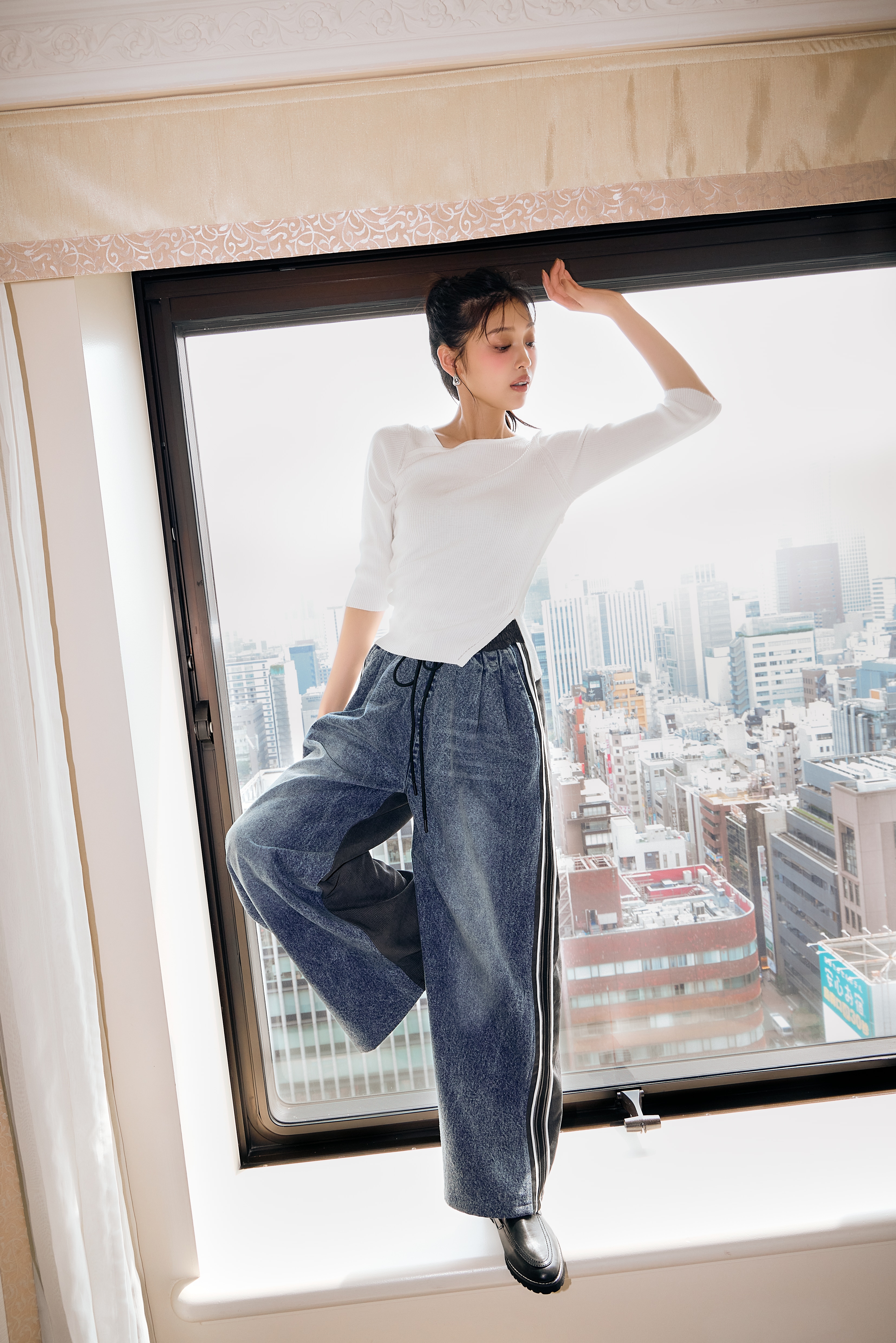 【AND COUTURE】アシメVネック7分袖プルオーバー
