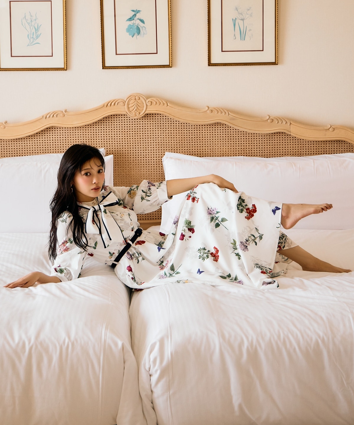 クラシックフラワープリント7分袖ワンピース(F ホワイト): AND