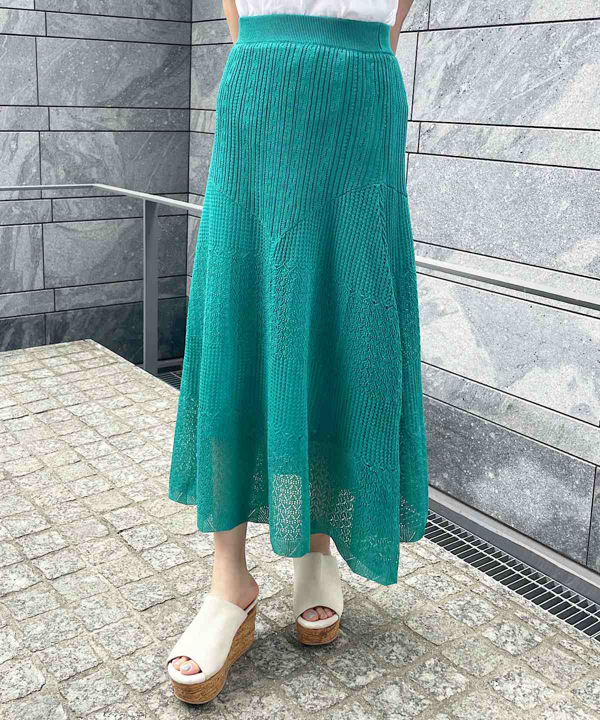 透かし編みフレアスカート