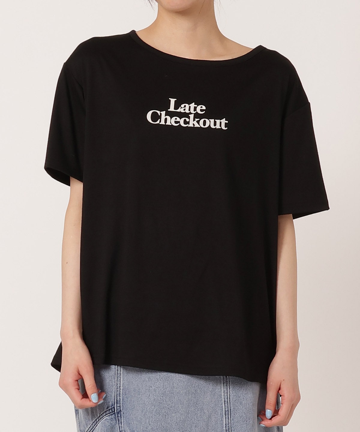Late Checkout プリントTシャツ