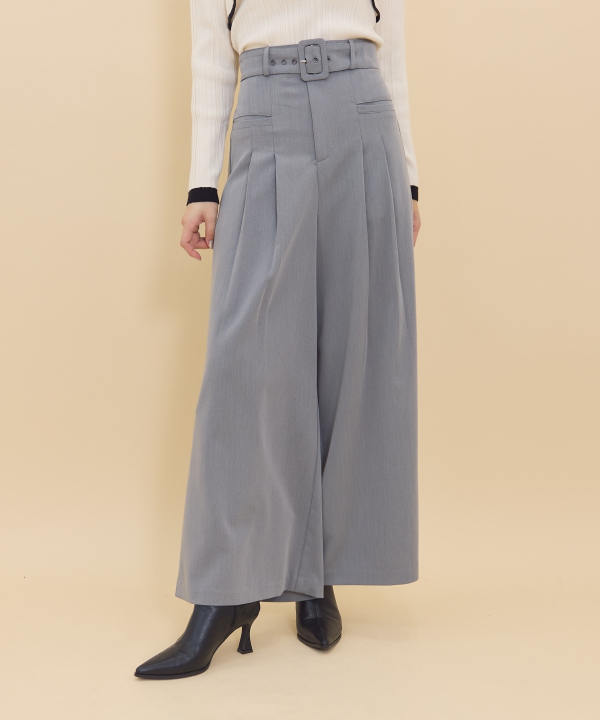 タックワイドパンツ
