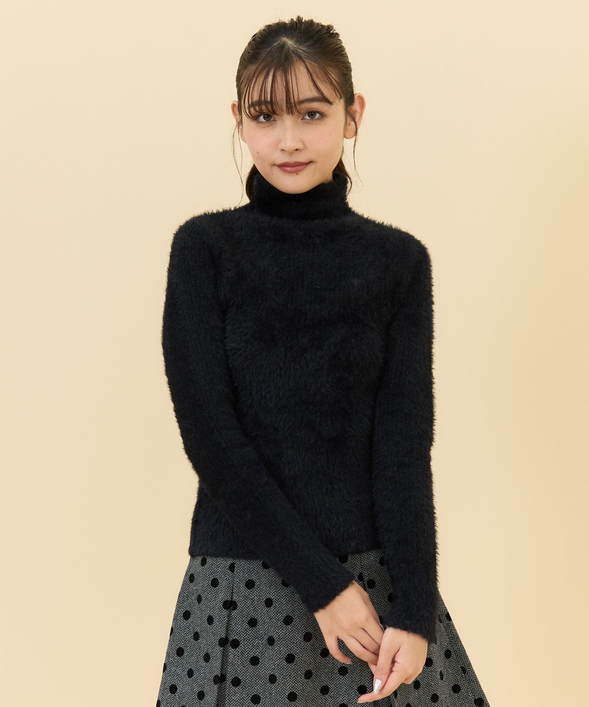 ハイネックフェザーニット