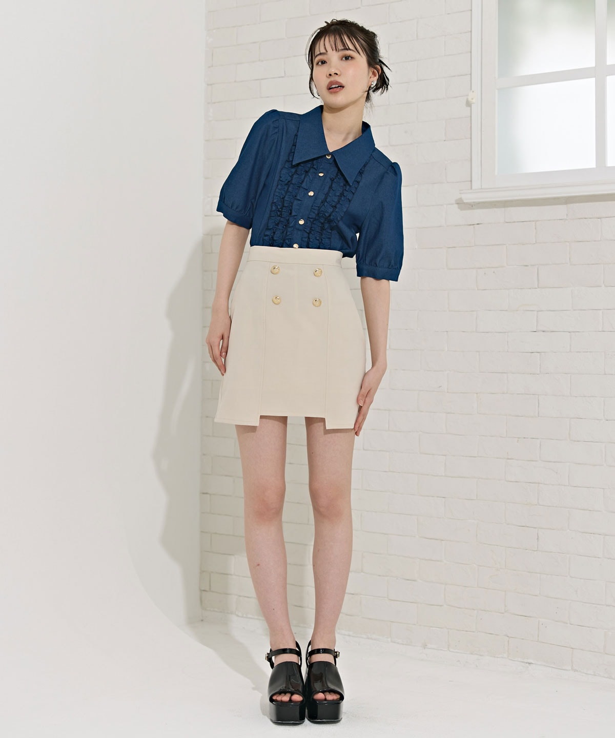 ビッグカラーフリルシャツ