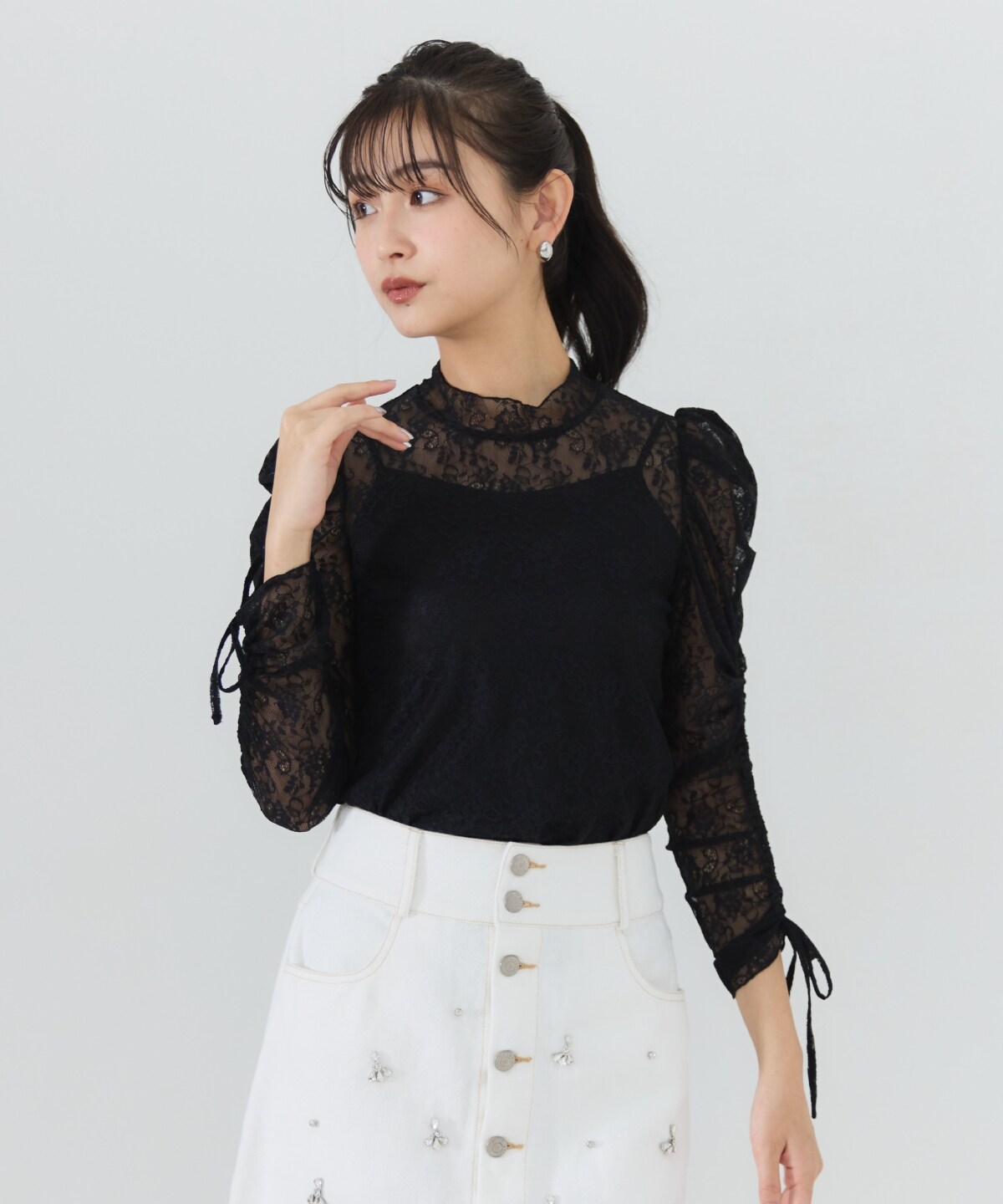 シャーリングスリーブレースブラウス