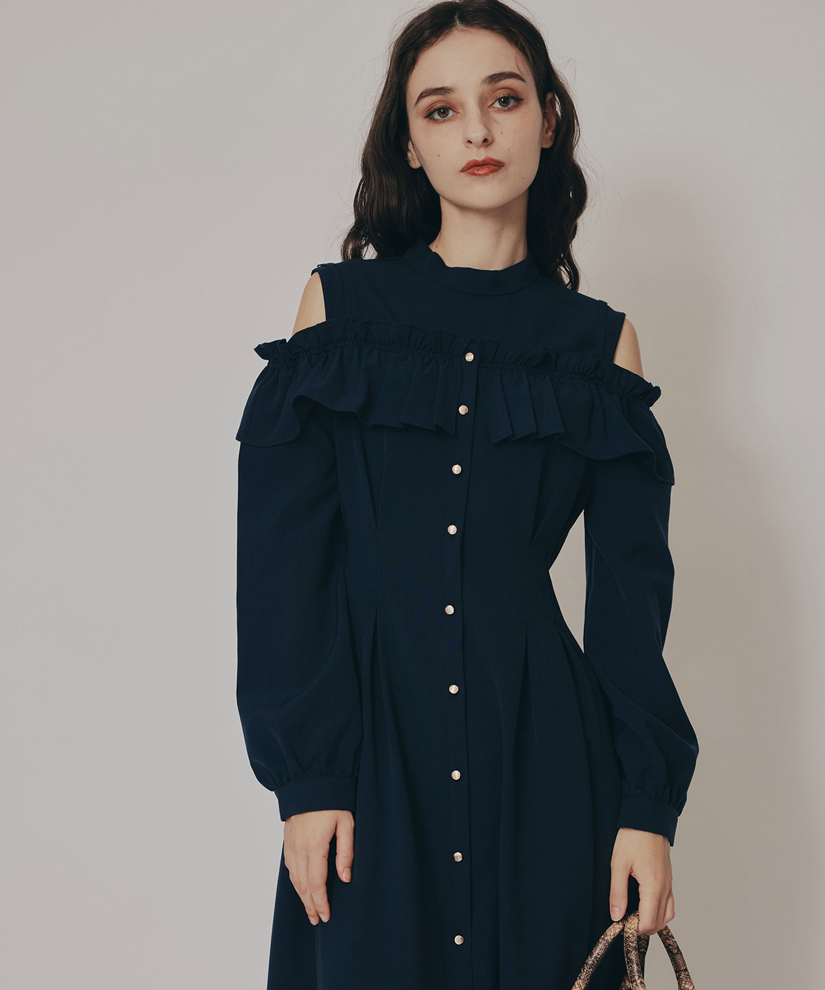 オープンショルダーフリルワンピース