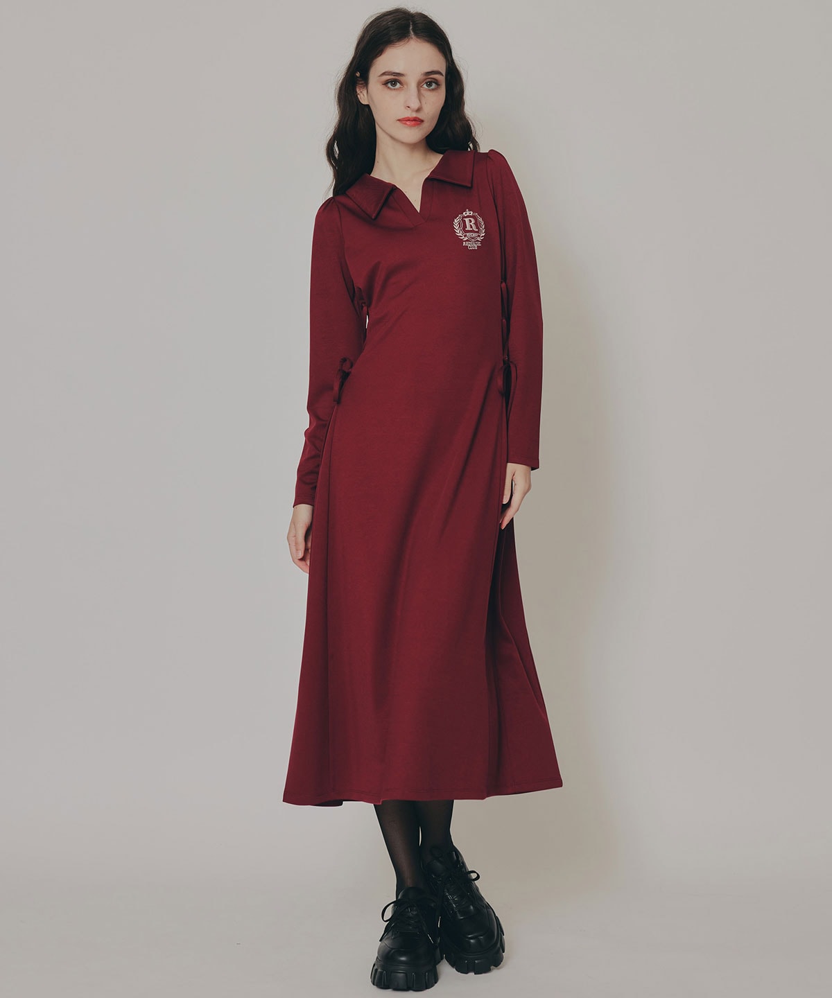 エンブレムサイドレースアップロングスリーブワンピース