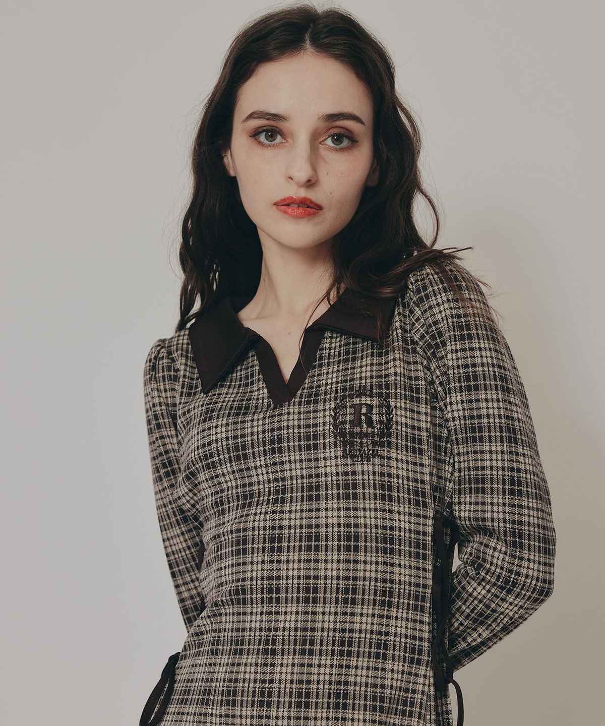 エンブレムサイドレースアップチェックワンピース