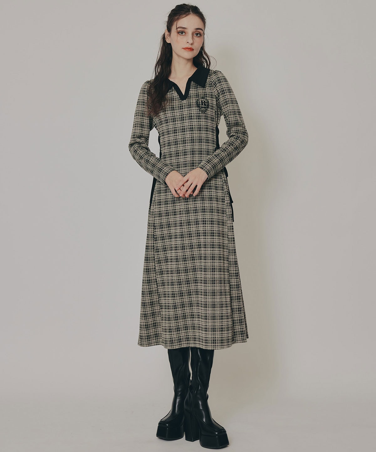 エンブレムサイドレースアップチェックワンピース