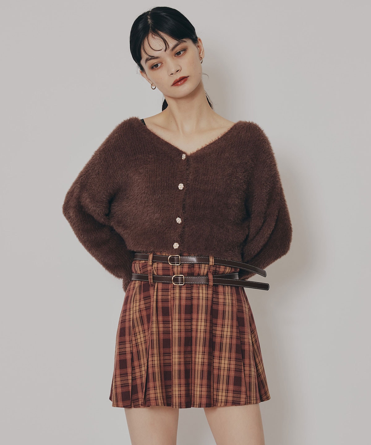 フェザーヤーンビジューボタンカーディガン