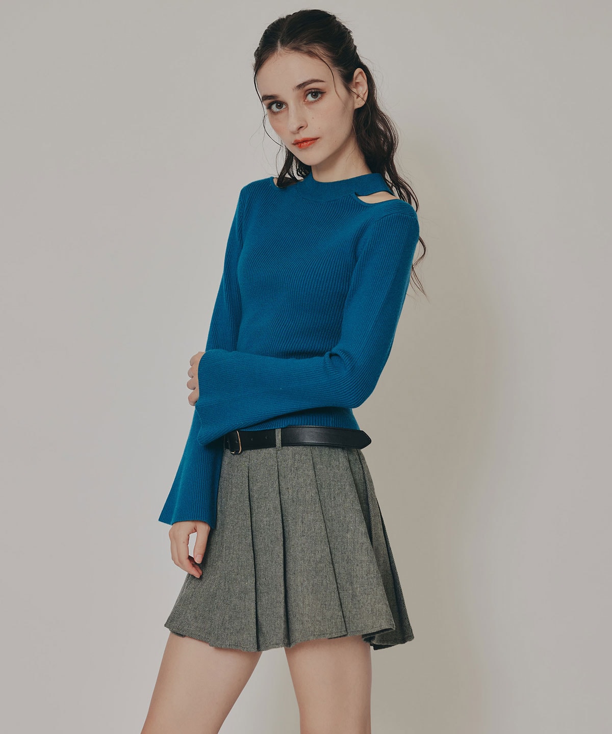 カットアウトリブニットトップス