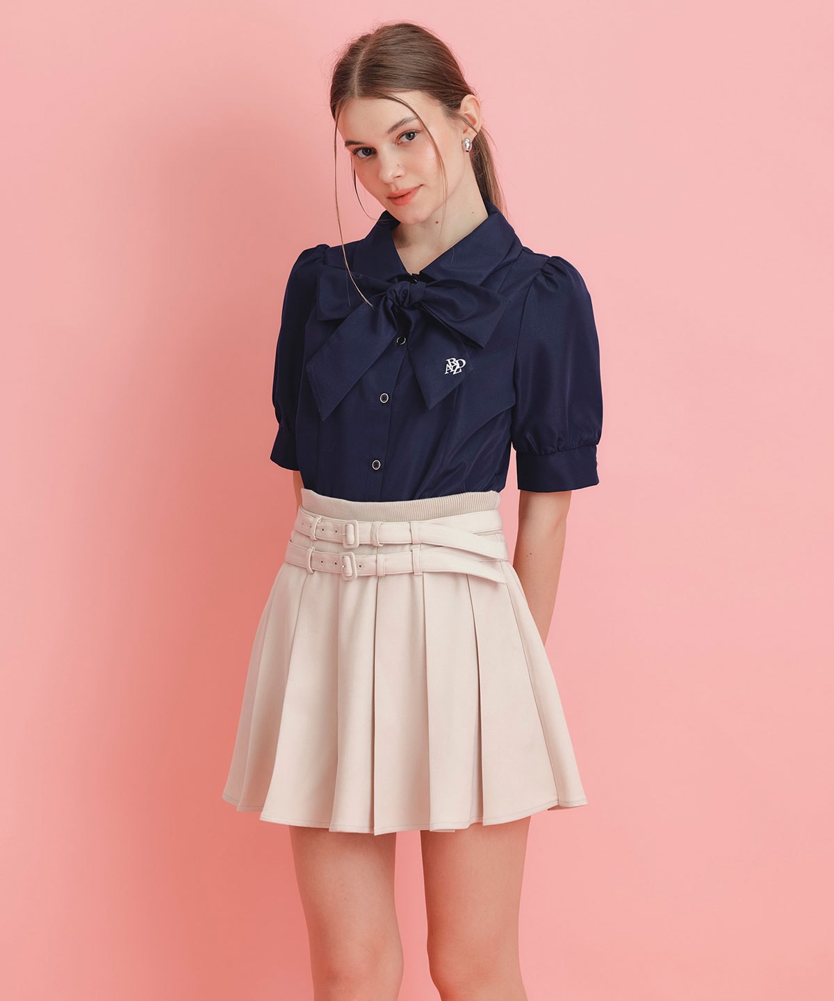 ロゴリボンパフスリーブブラウス