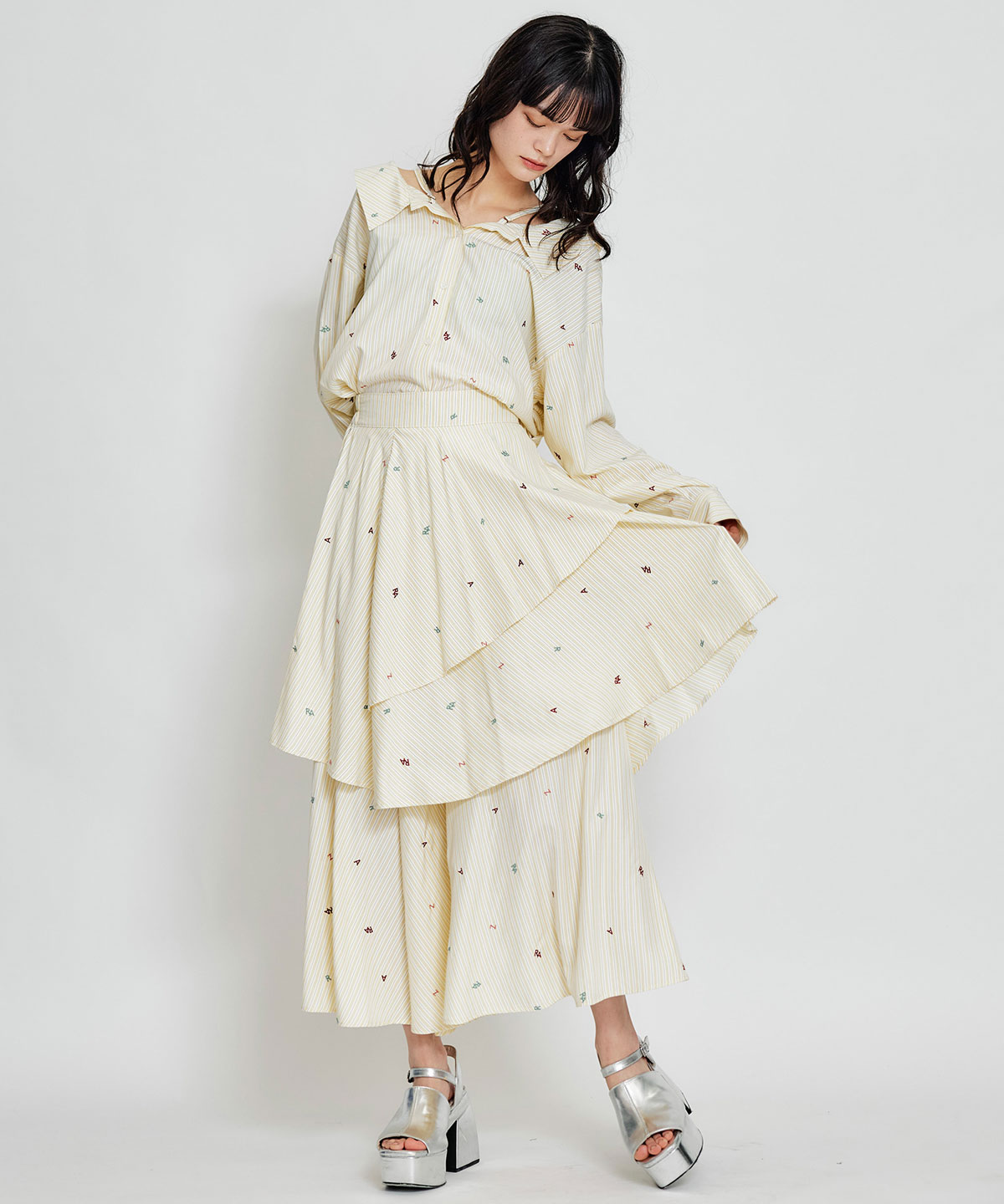 【セットアップ可能】REDYAZELアルファベットロゴ刺繍ティアードロングスカート