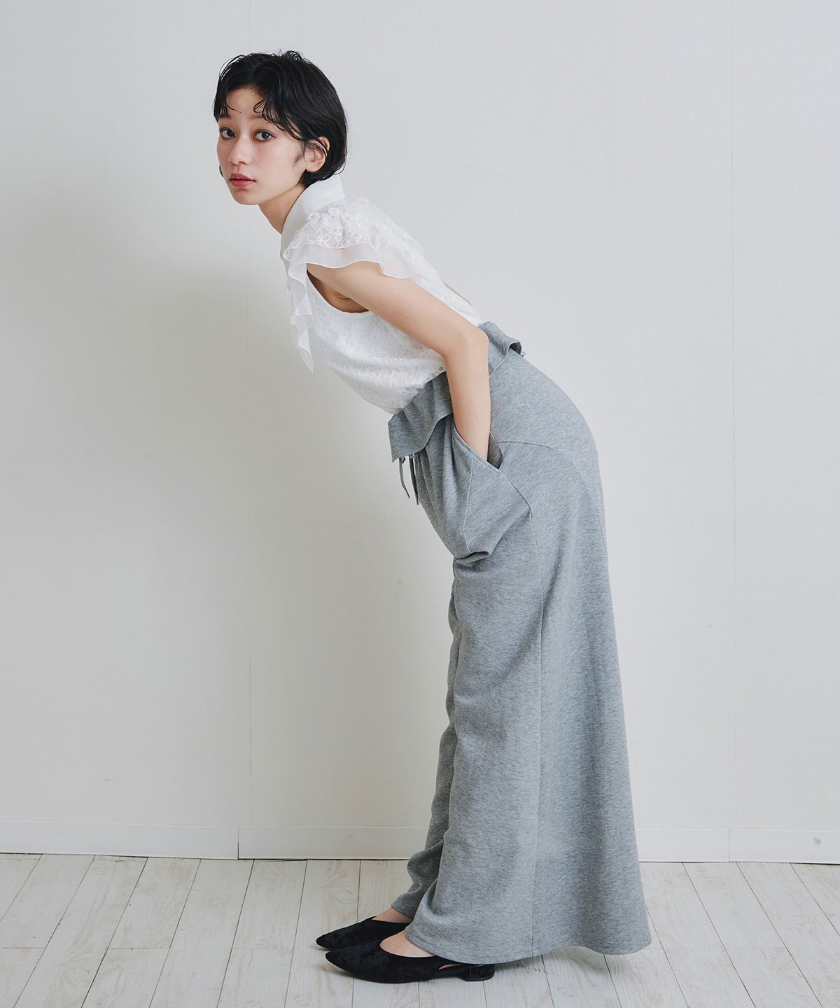 フォルムラインフレアパンツ