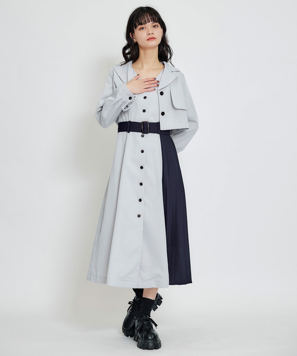 トレンチディティールショートシャツジャケット×バイカラープリーツフレアロングワンピースセットアップ