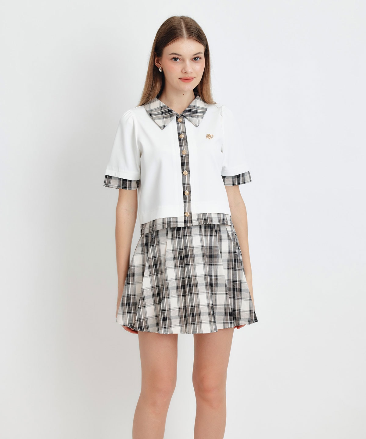 ロゴブローチブラウス×チェックプリーツミニスカートセットアップ