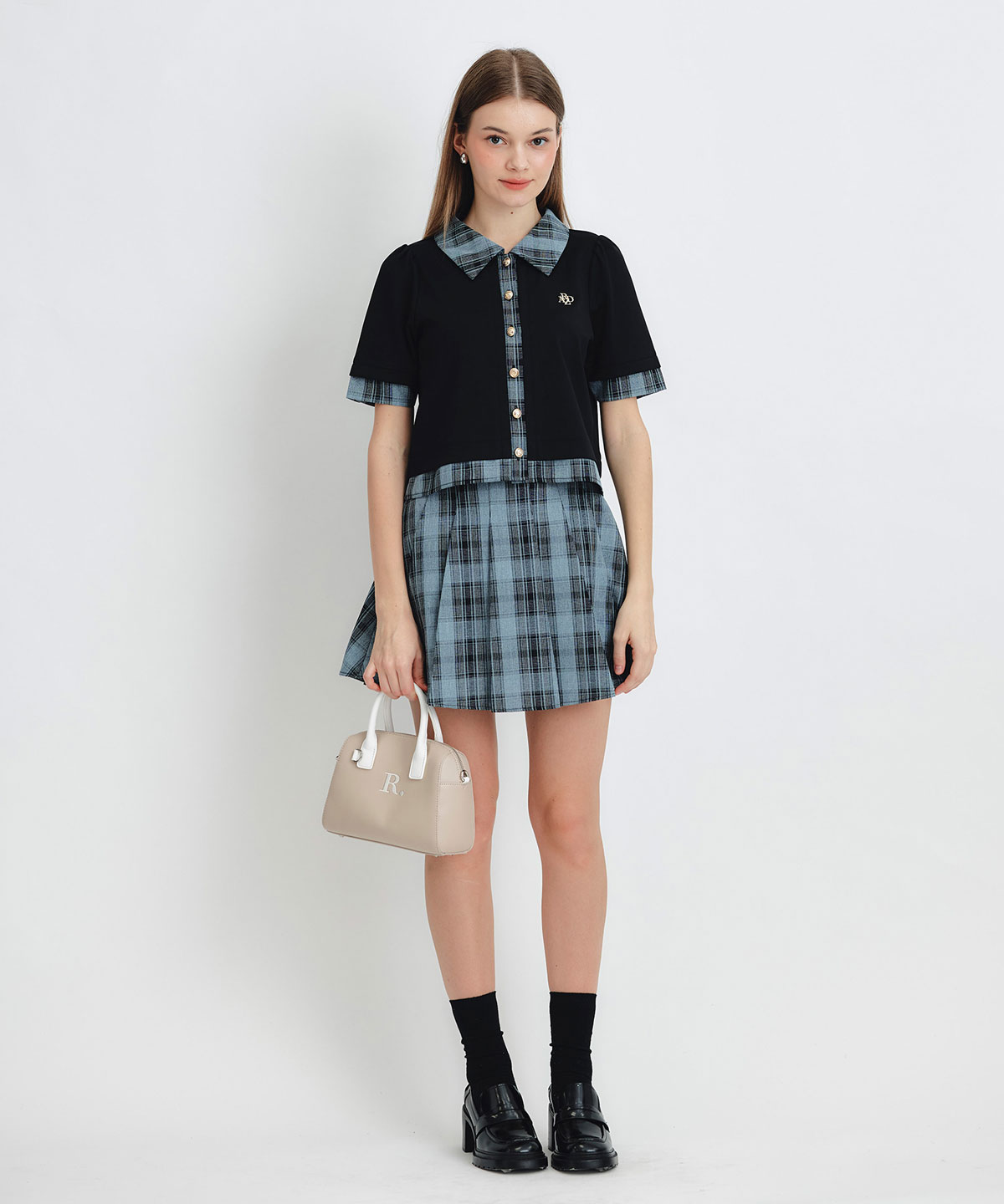 ロゴブローチブラウス×チェックプリーツミニスカートセットアップ