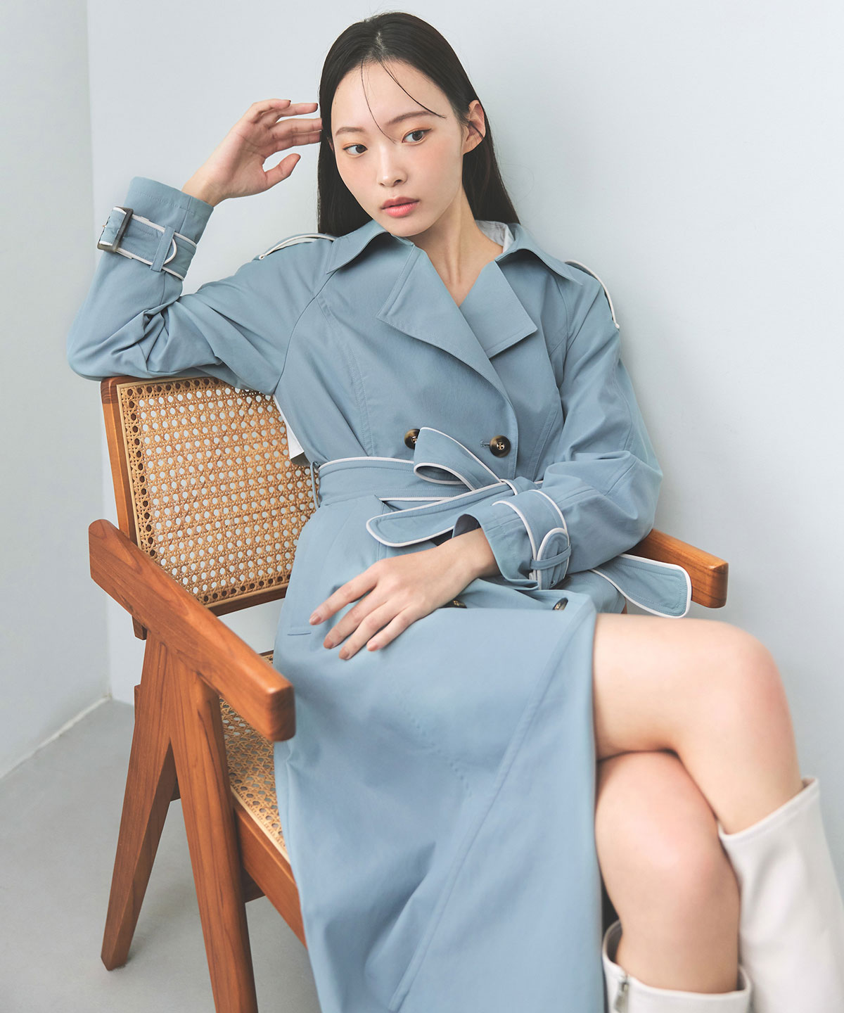 バックバイカラーパイピングベルトデザインロングトレンチコート