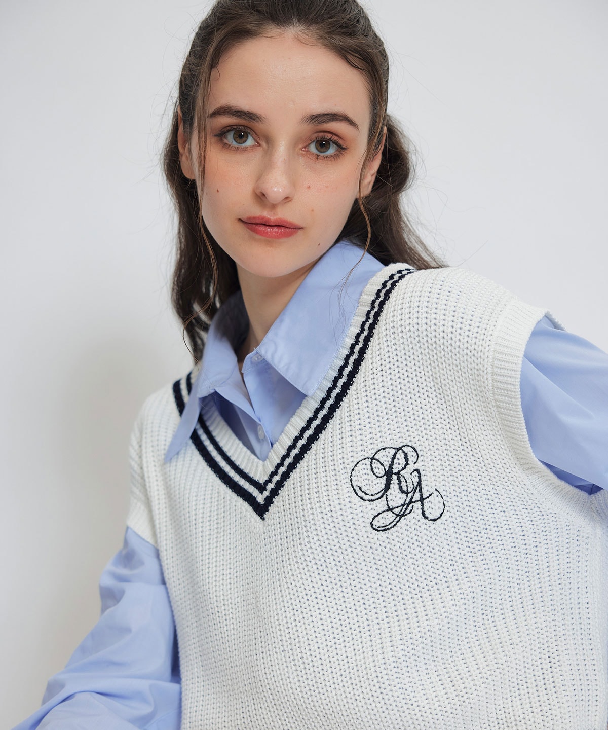 カレッジライクラインベスト×シャツブラウス