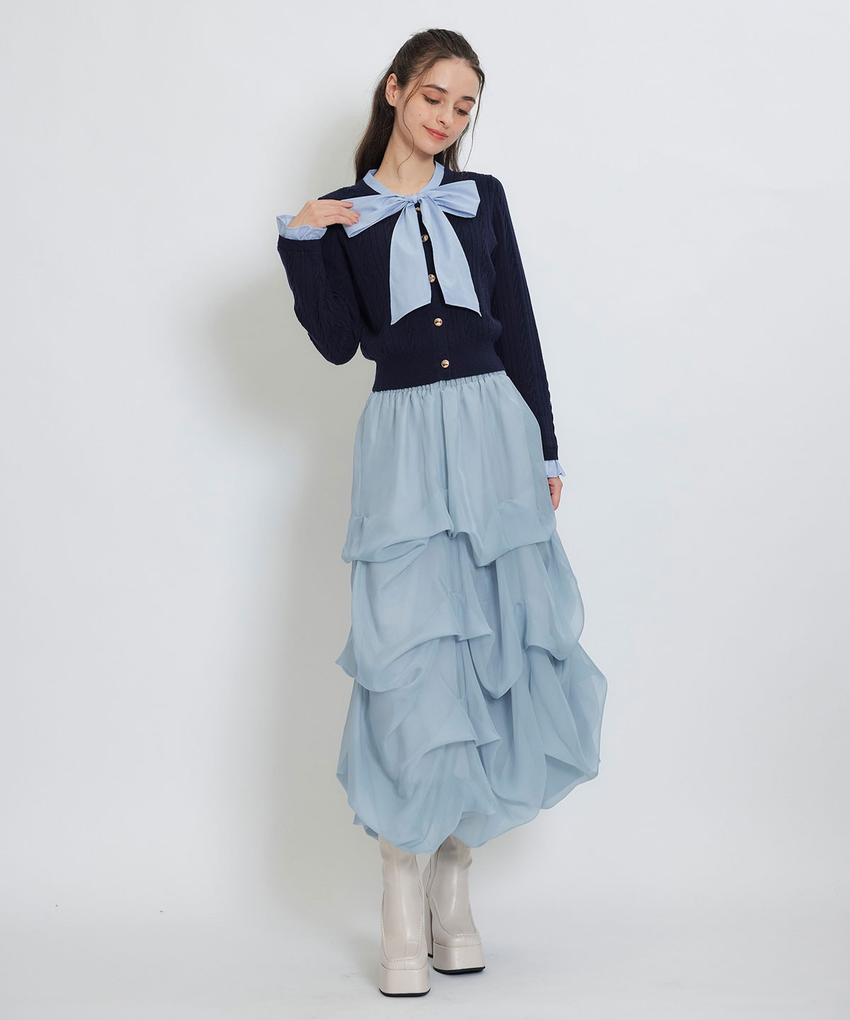 エンブレムボタンケーブルリボンタイニットトップス