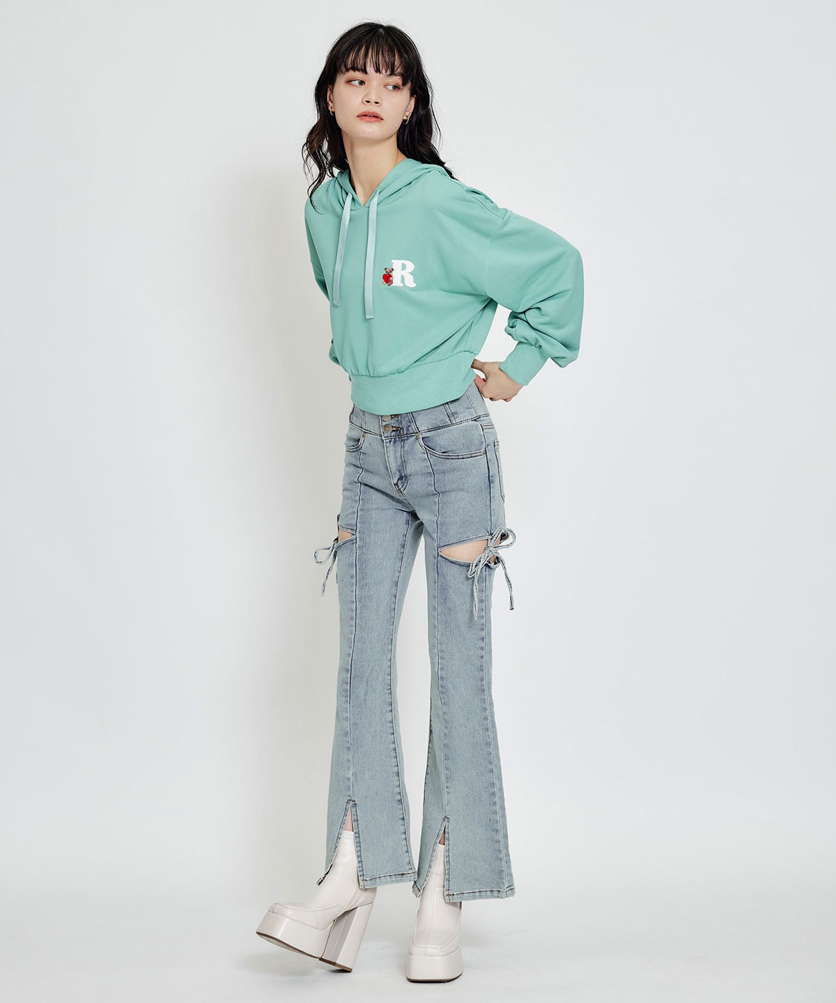 【2/13(金) 昼12時発売開始】Azelyハートショートパーカー