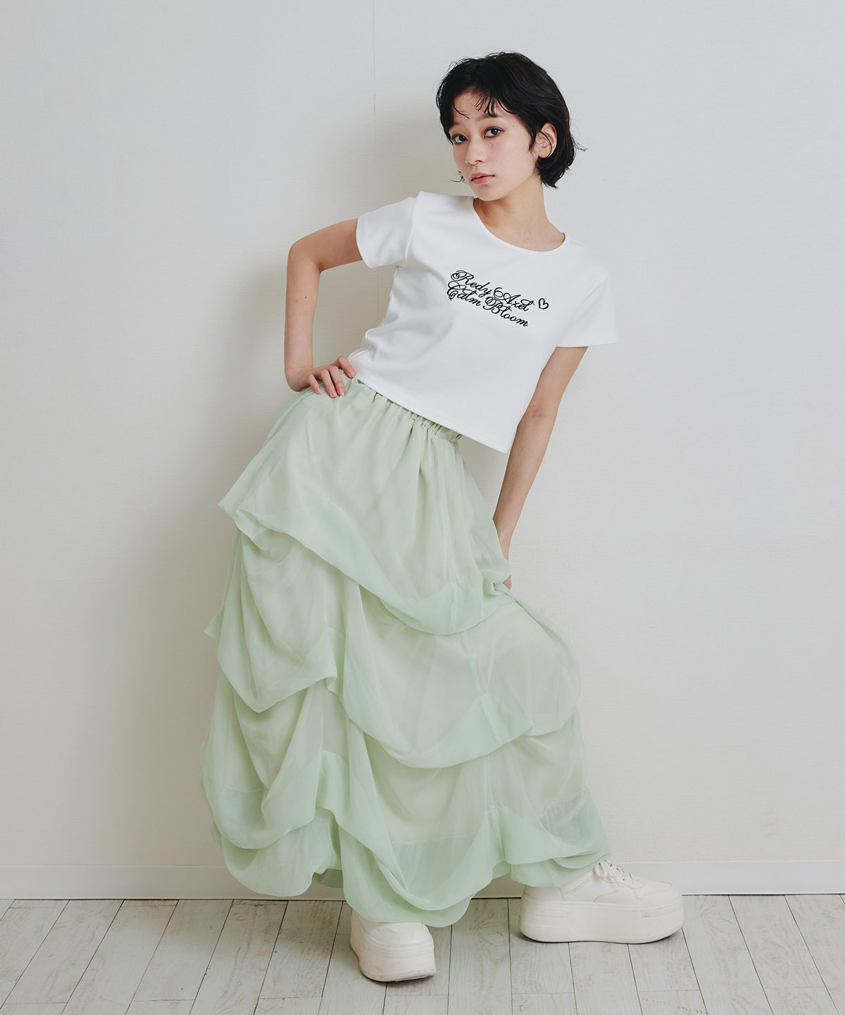 カリグラフィーロゴエンブロイダリークロップドTシャツ