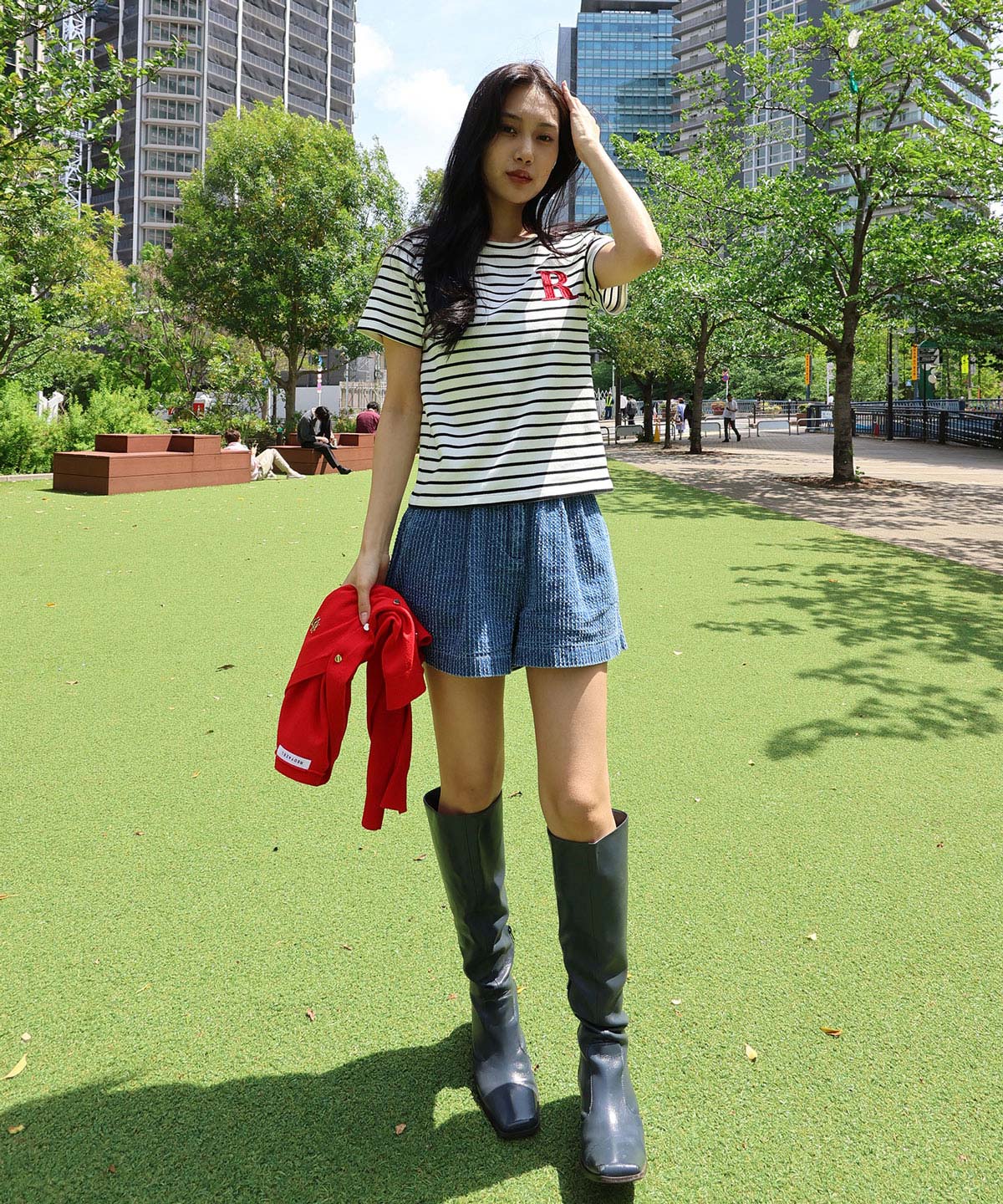 ビジューRチャームTシャツ