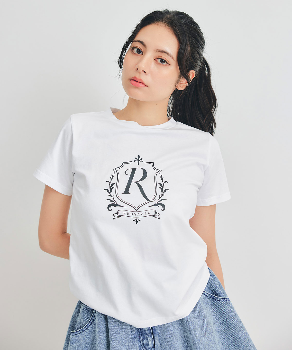エンブレムロゴTシャツ