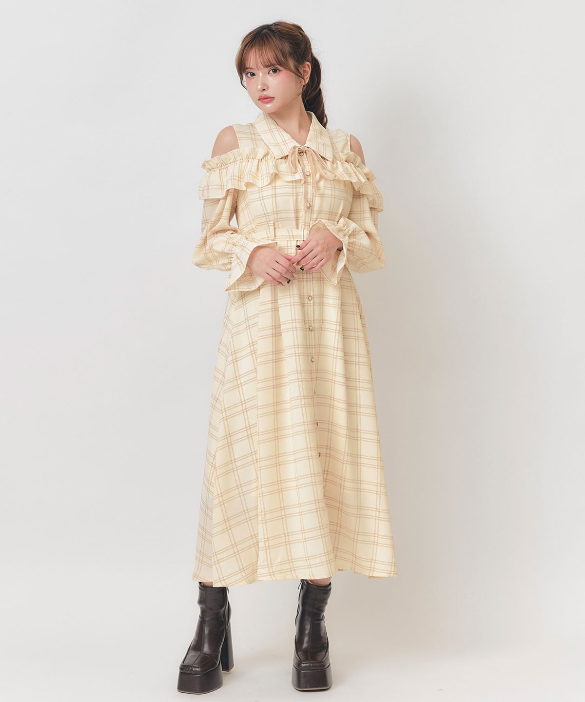 【=LOVE 大場花菜さん着用】フリルチェックオープンショルダーリボンタイロングフリルワンピース