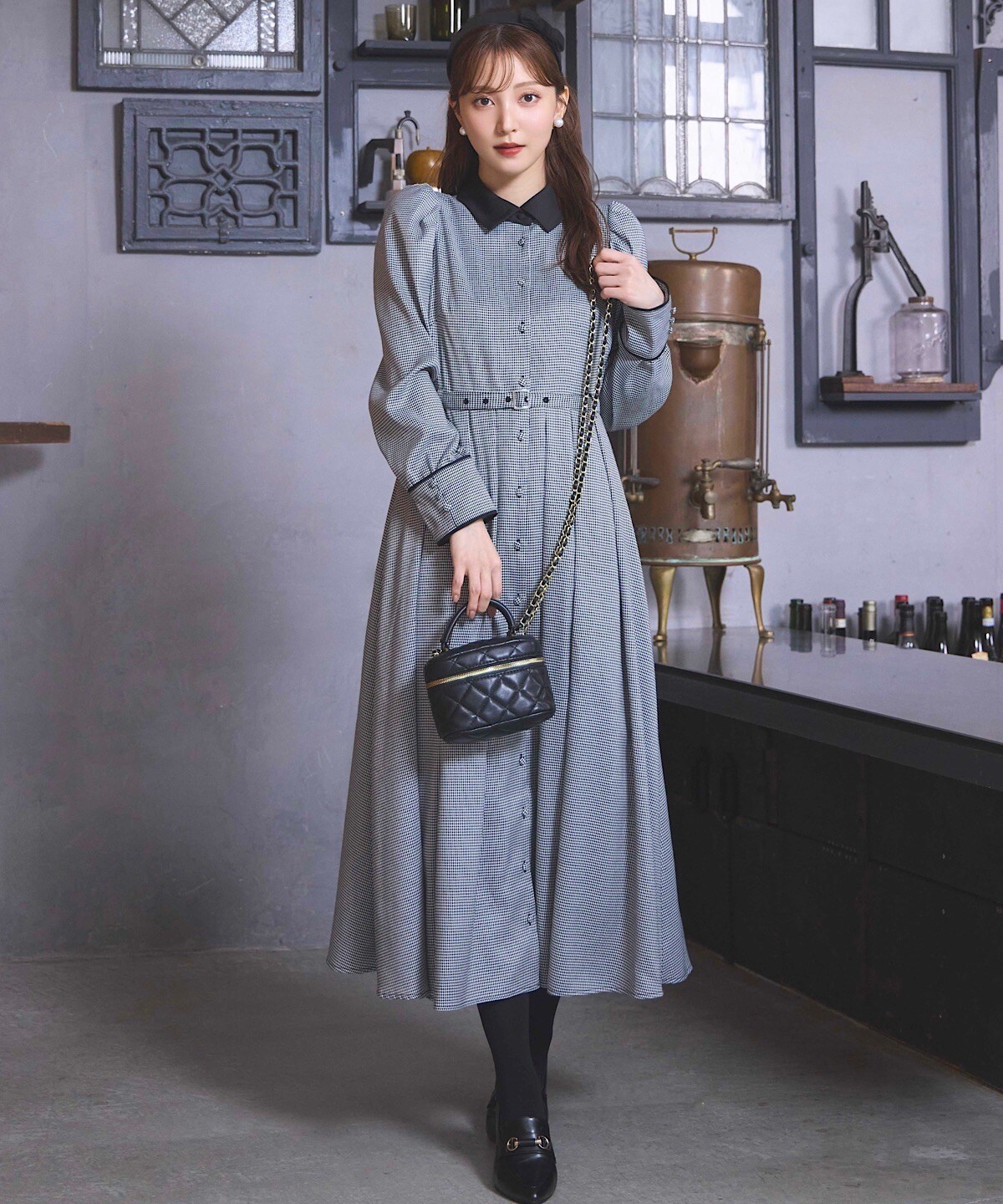 バイカラー衿パイピングタックフレアシャツワンピース