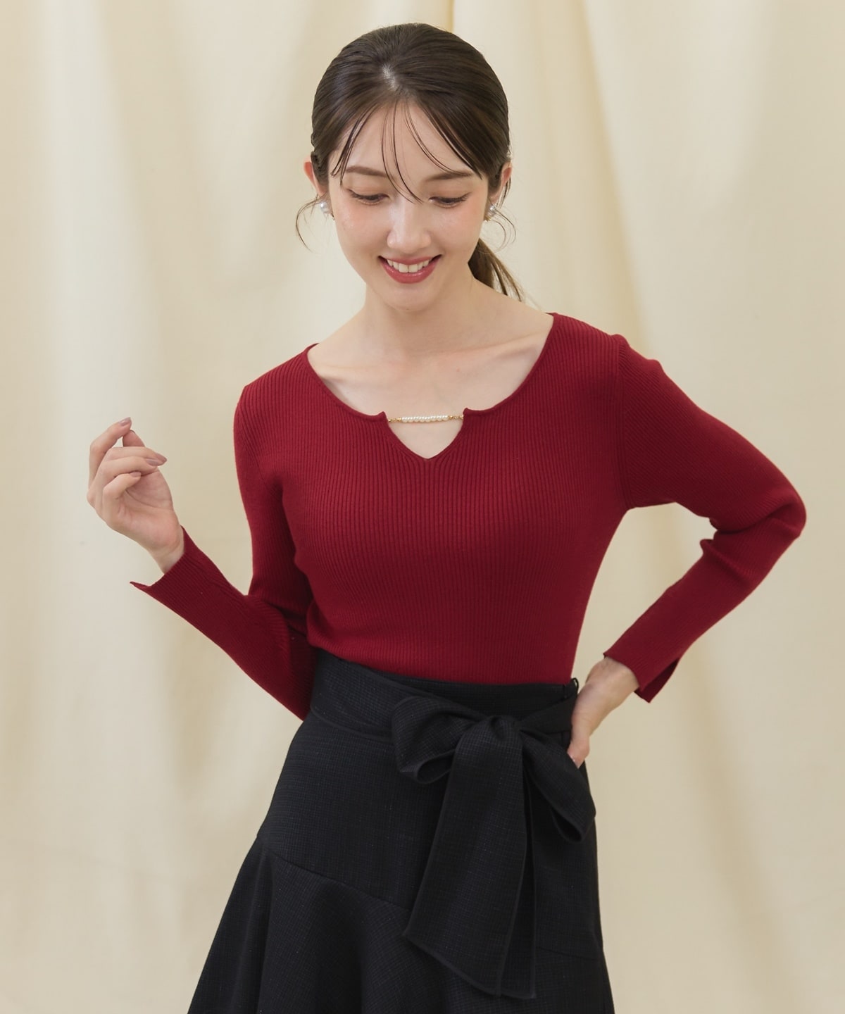 長袖パールキーネックニットプルオーバー