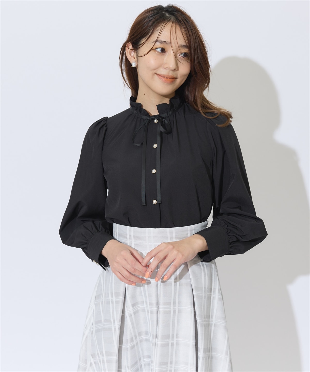フリルハイネックナローリボンブラウス