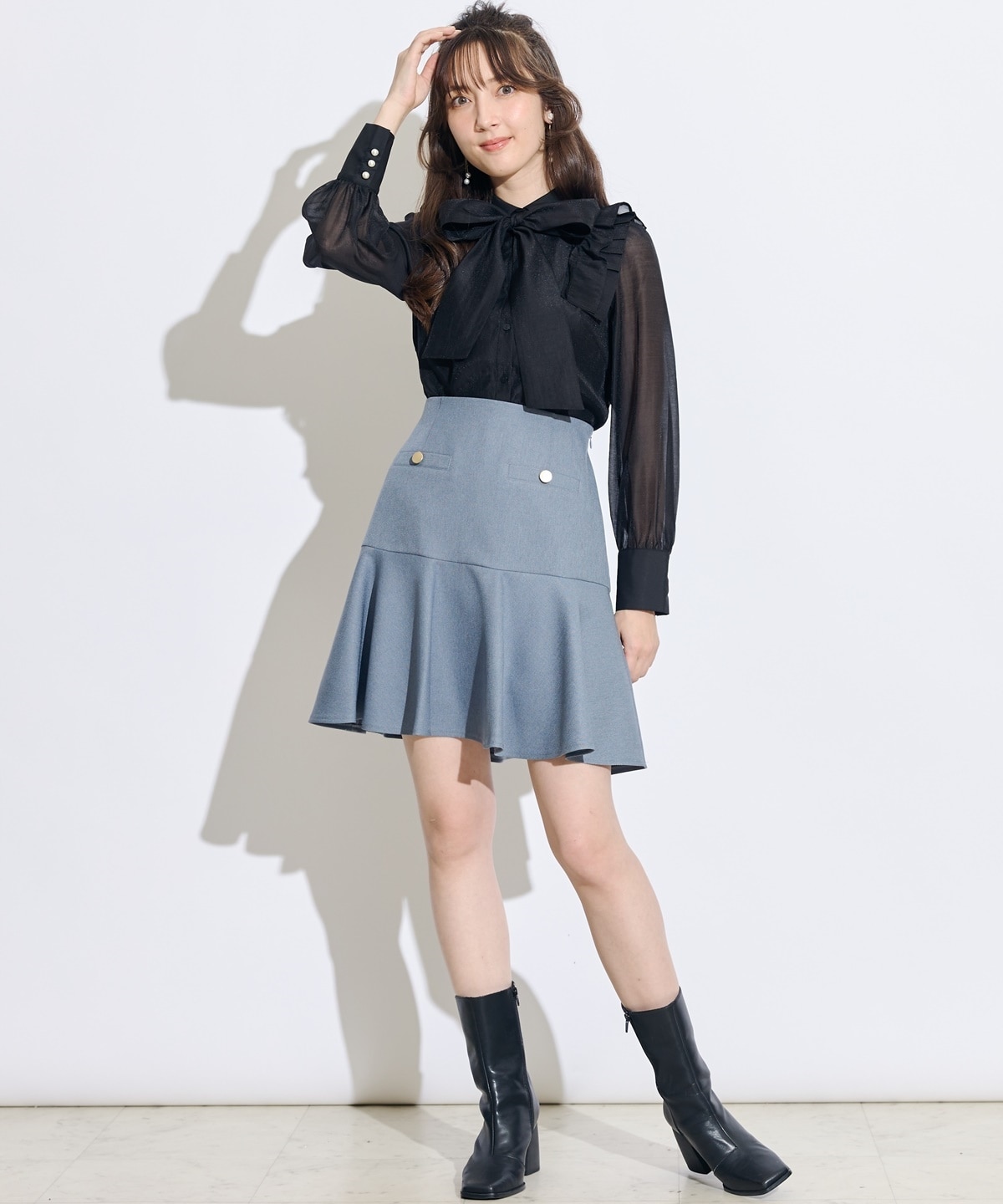 金ボタンカルゼペプラムミニスカート