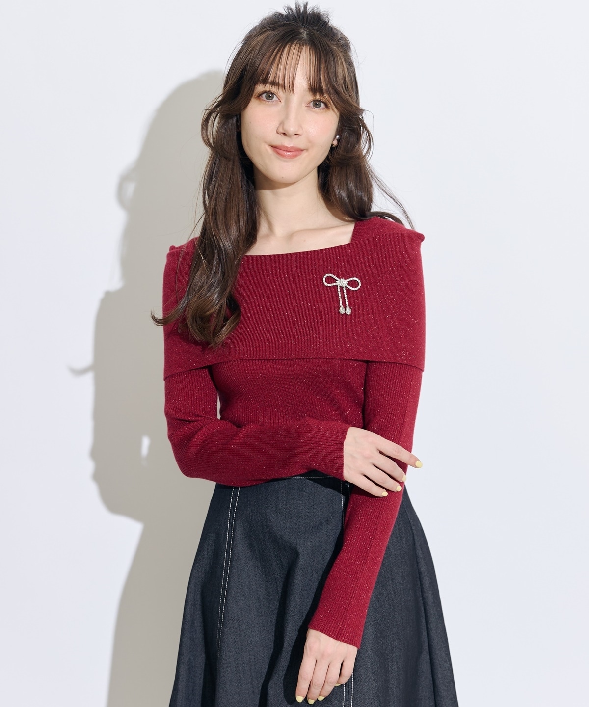 セレクトモチーフブローチ付きオフショルラメニットプルオーバー
