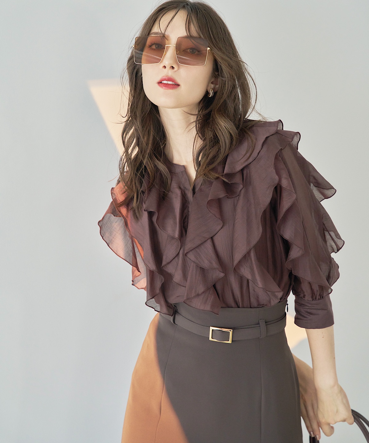 キーネックラッフルフリルブラウス