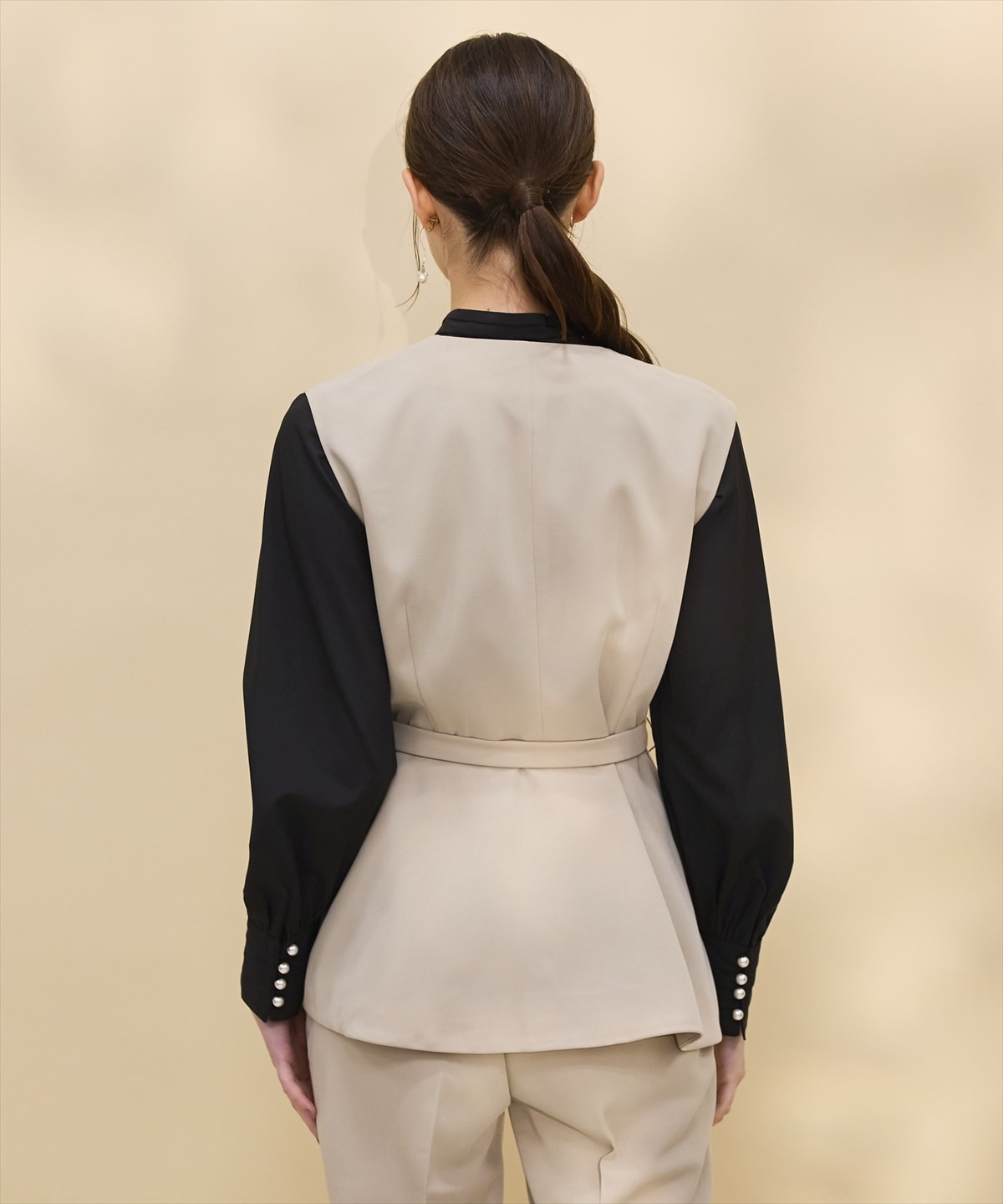 ベルテッドペプラムジレ