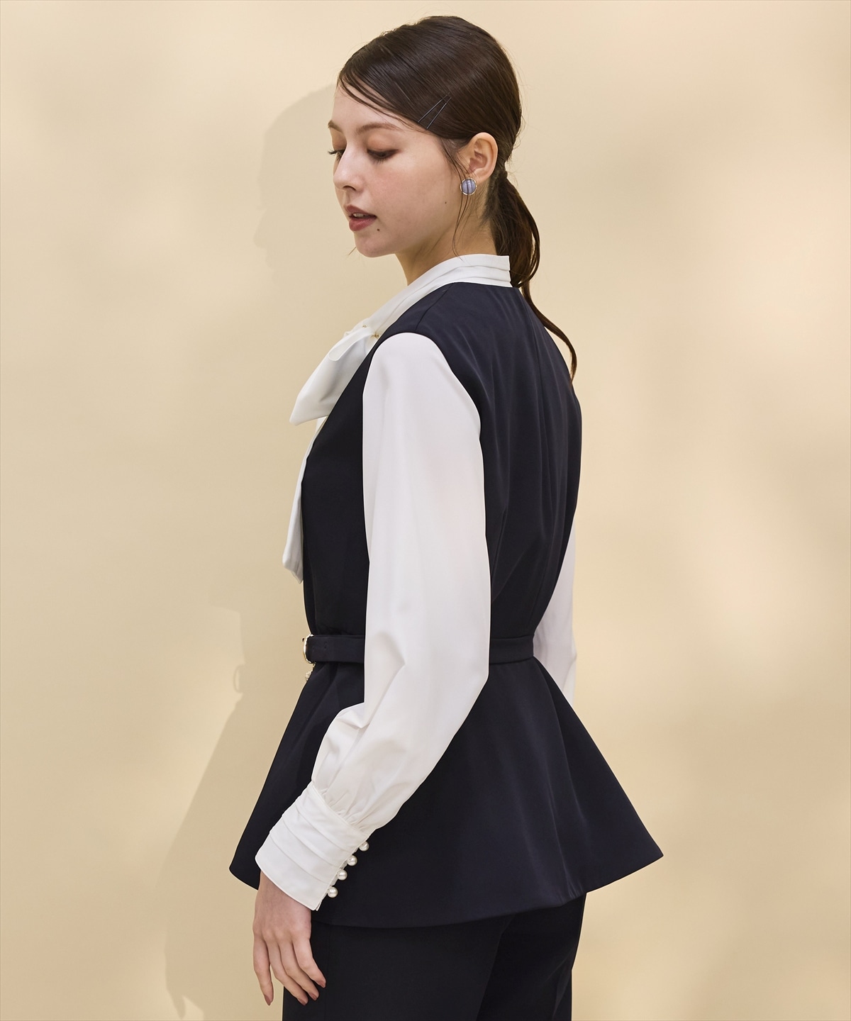 ベルテッドペプラムジレ