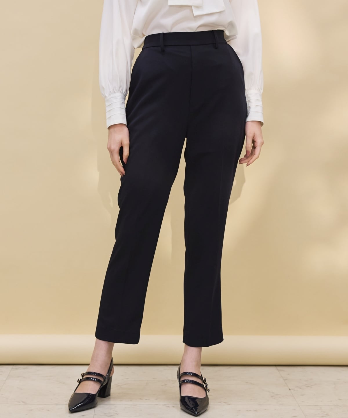 ベーシックテーパードパンツ