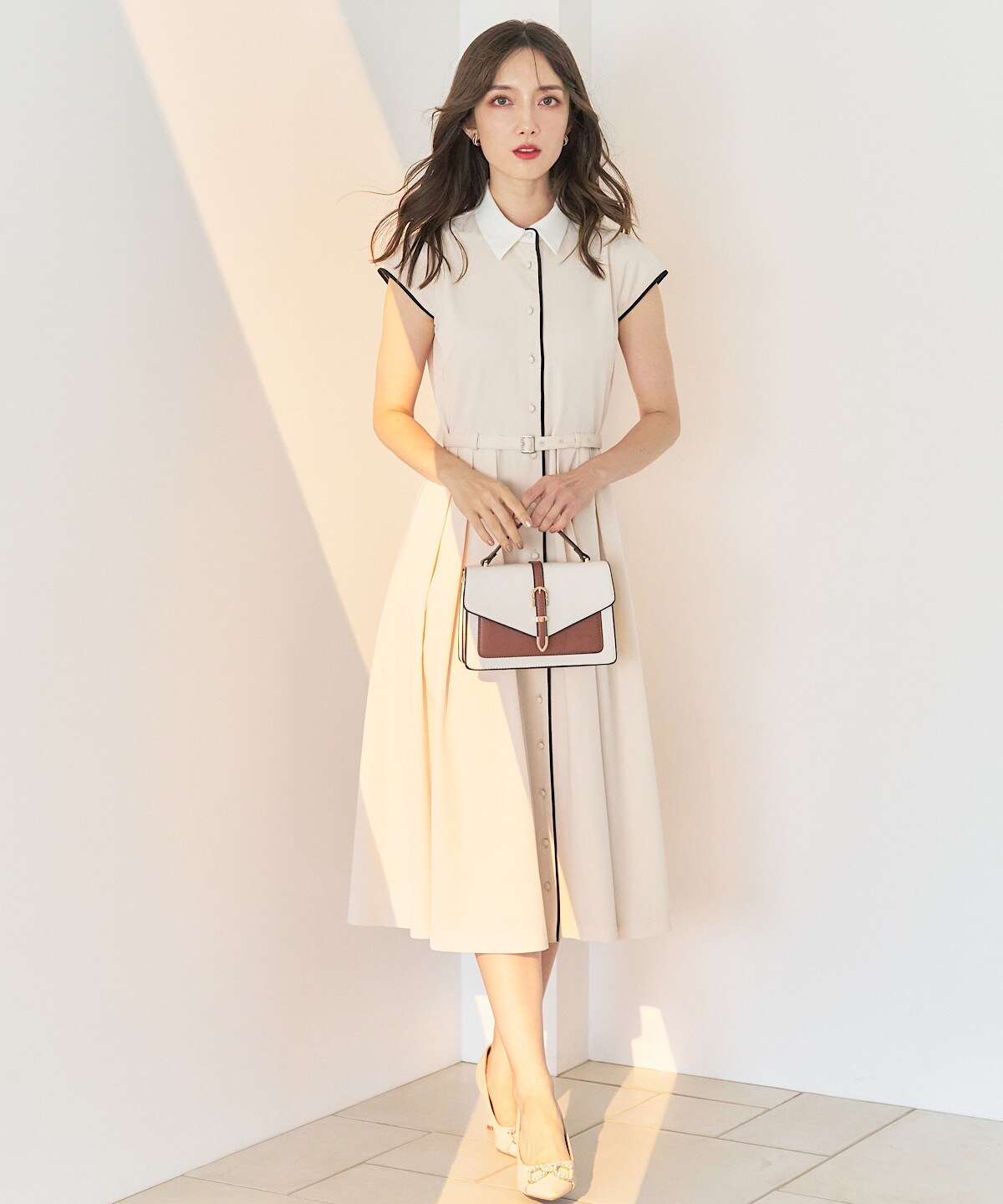 【今期新作】白襟バイカラーデザインベルテッドワンピース ネイビー swingle スウィングル SWINGLE 白襟バイカラーデザインベルテッド