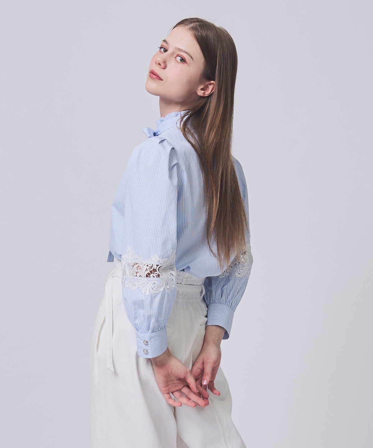 【2/20(Fri)発売】フリルスタンドネック袖レースブラウス