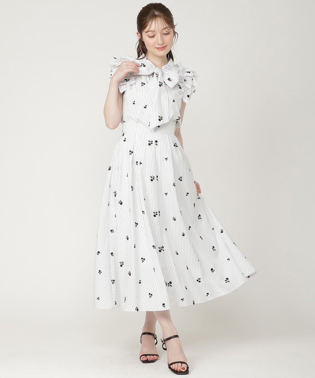 【7/3発売】ストライプ×フラワー刺繍2WAYフリルブラウス