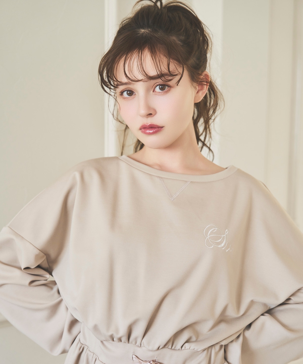 刺しゅう入りポンチ素材ミニワンピース