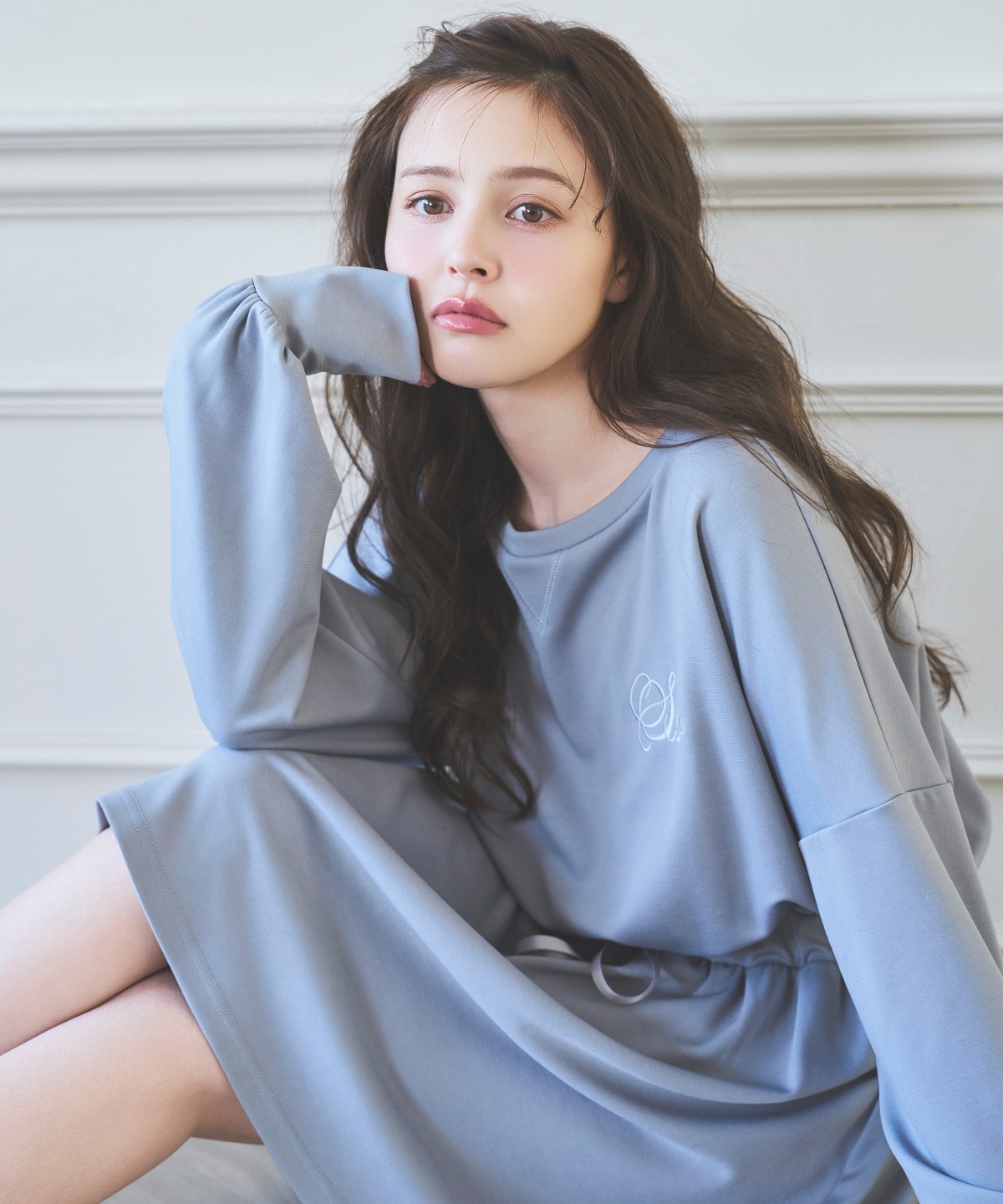 刺しゅう入りポンチ素材ミニワンピース