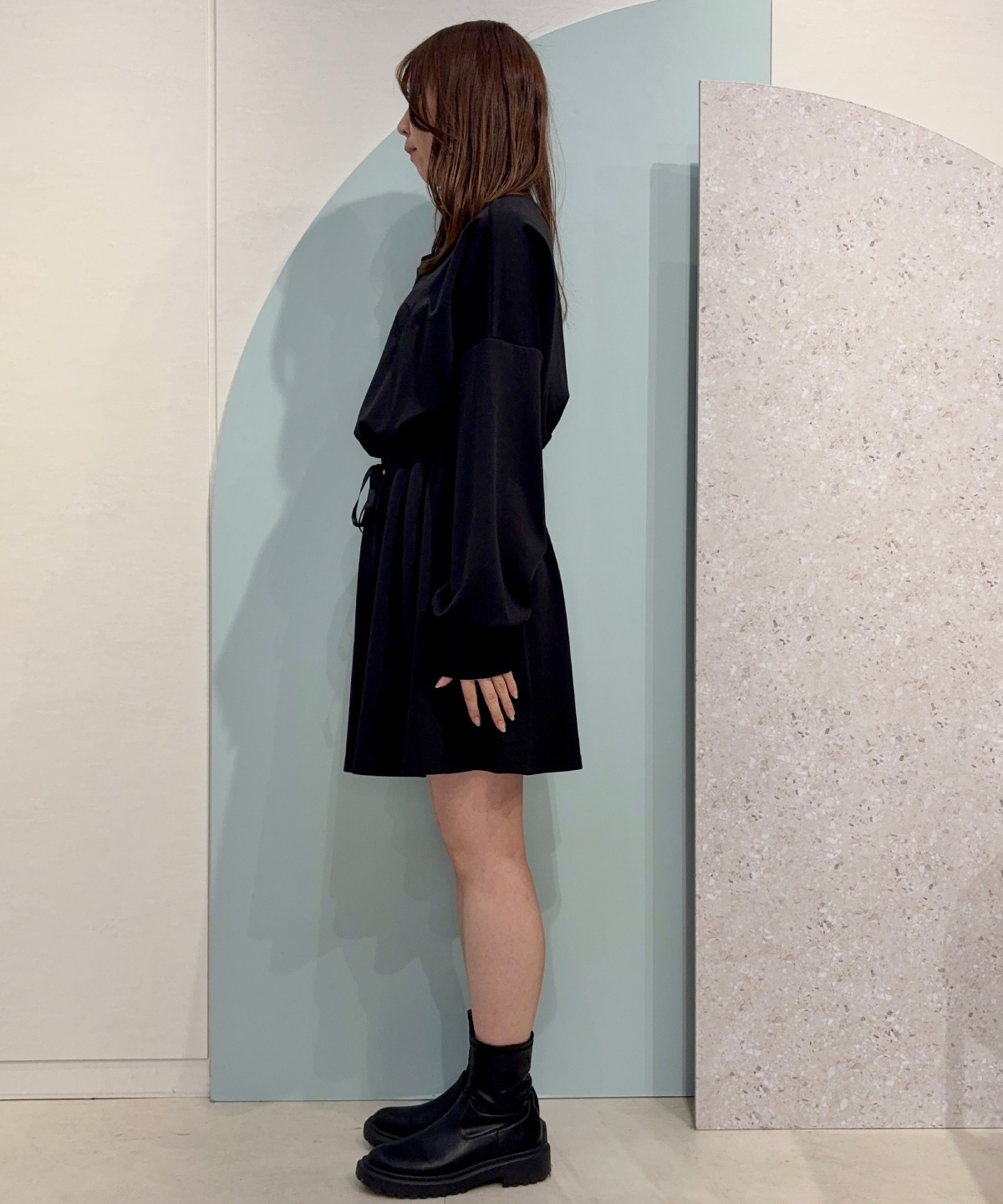 刺しゅう入りポンチ素材ミニワンピース