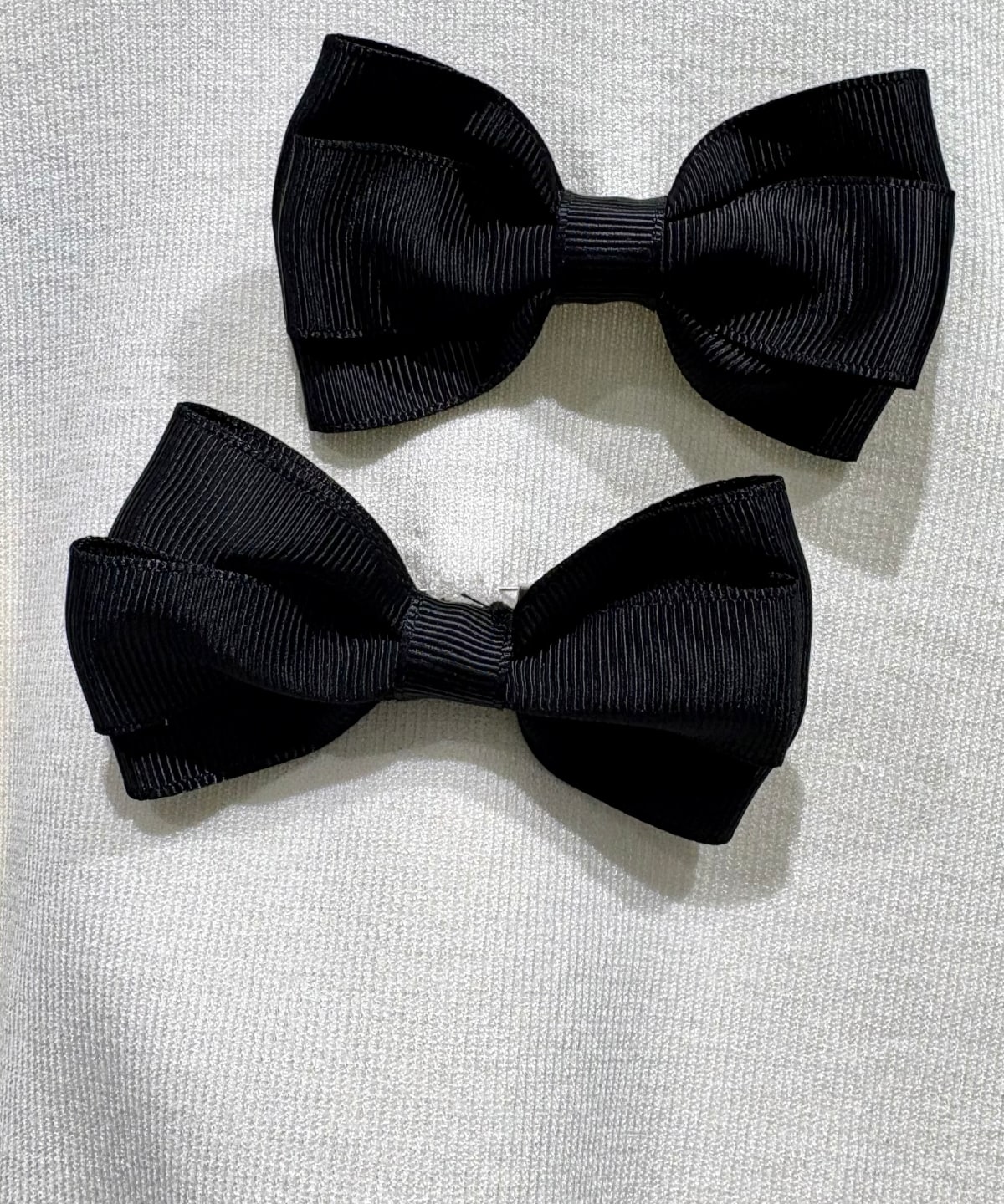 リボンブローチ付きカーディガン