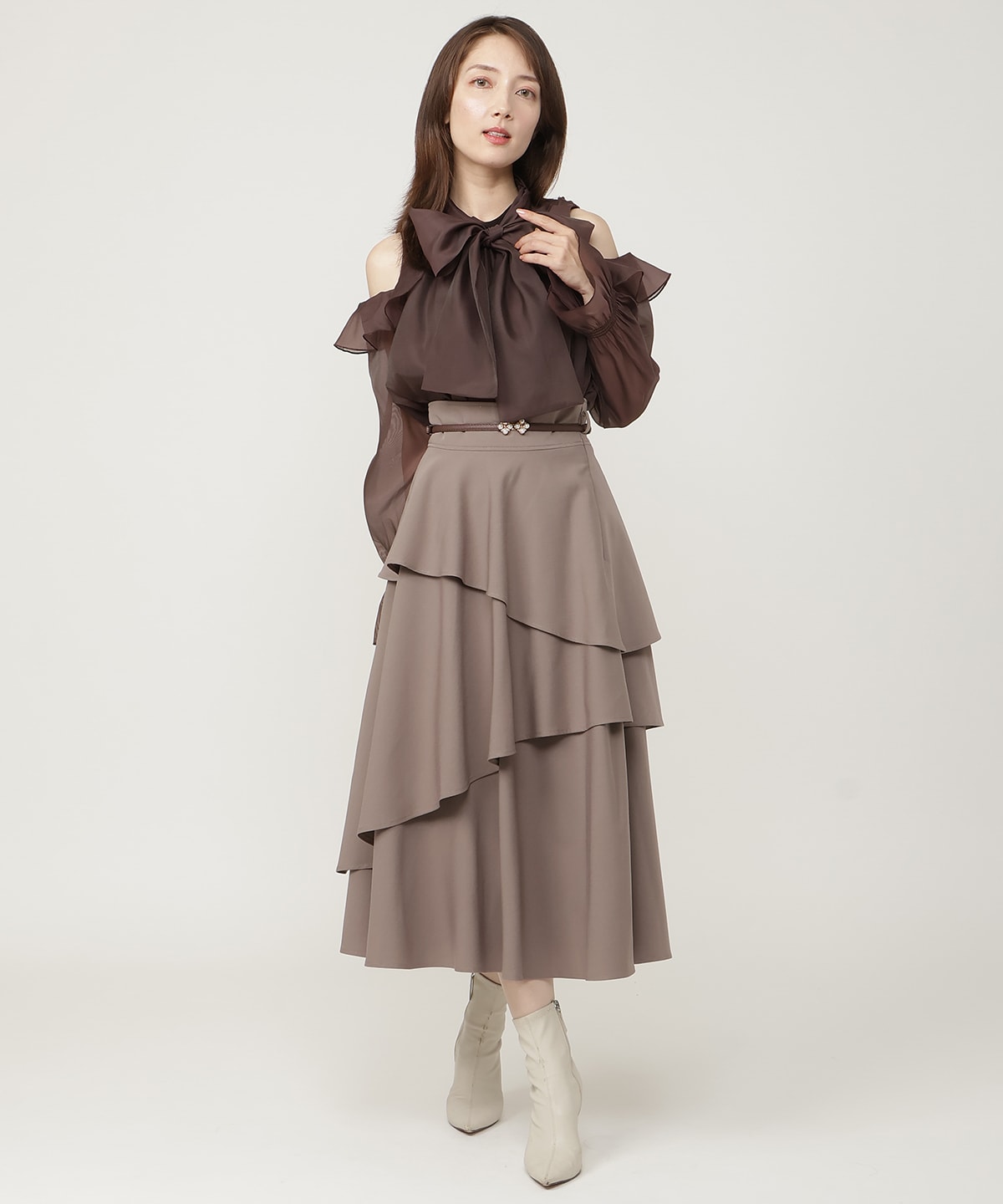 オフショルフリルシアーブラウス