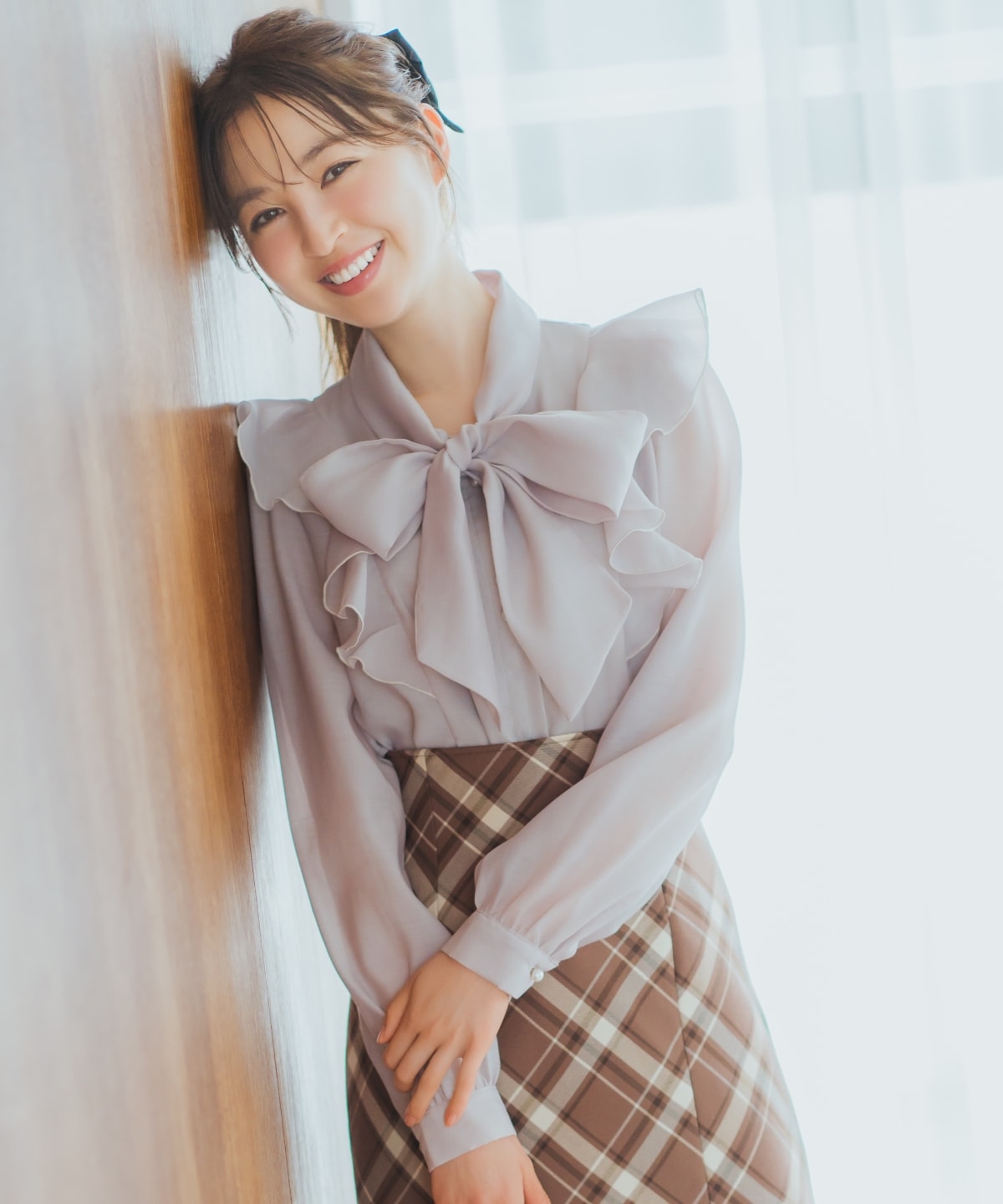 シアーラッフルボウタイブラウス