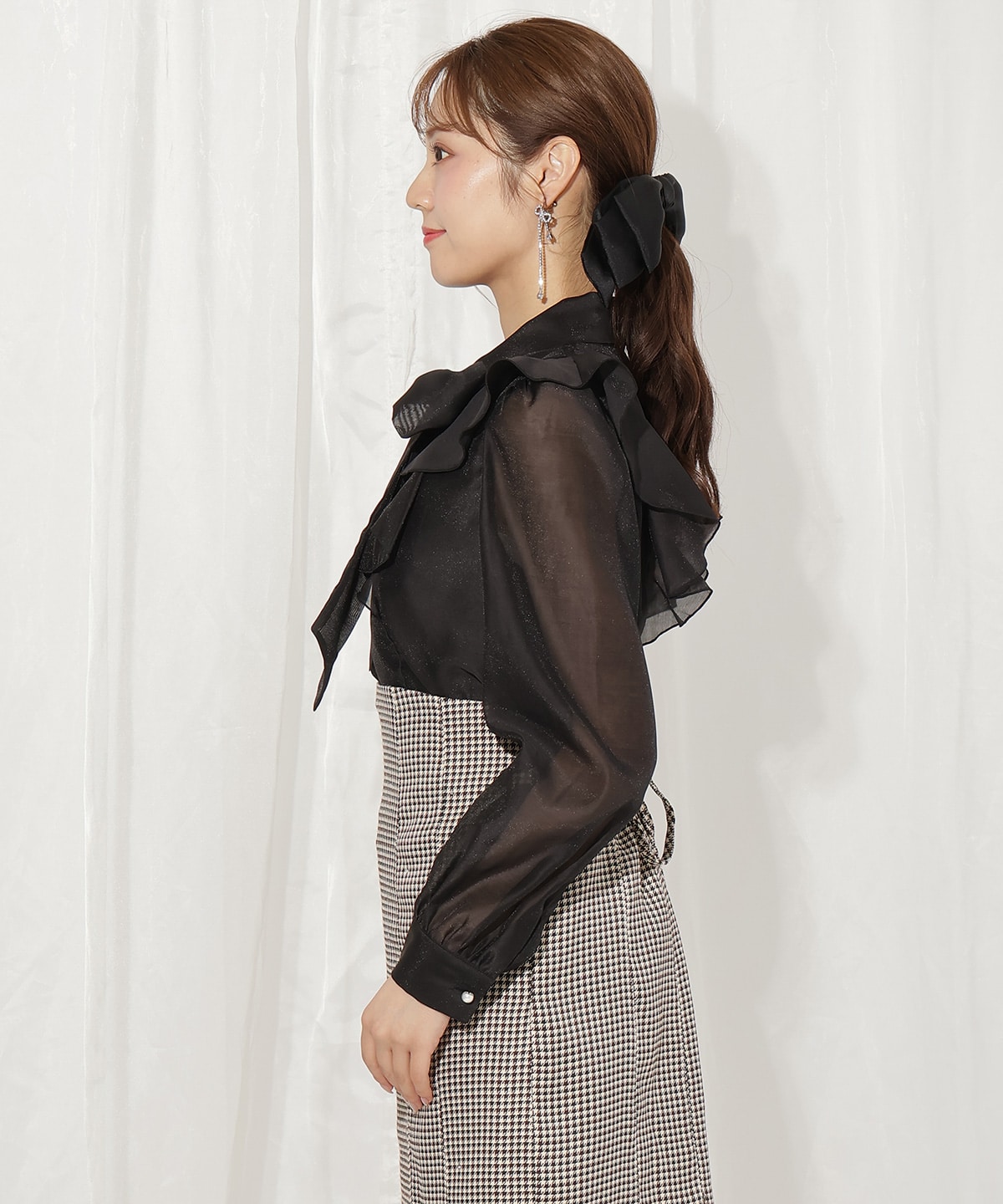 シアーラッフルボウタイブラウス